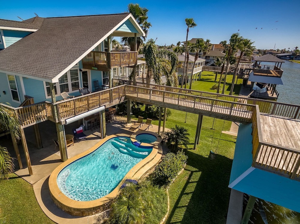 Margaritaville on the Bay by Ryson Vacation Rentals