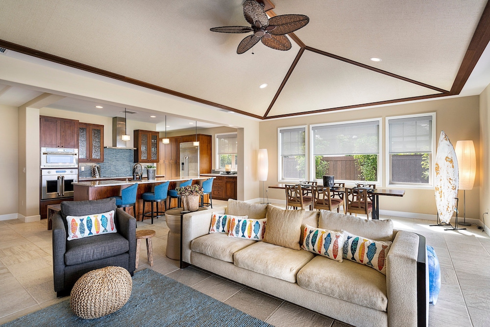 Unbelievable Ocean Front View w Pool - AC - Outdoor Seating!- Vrkcv