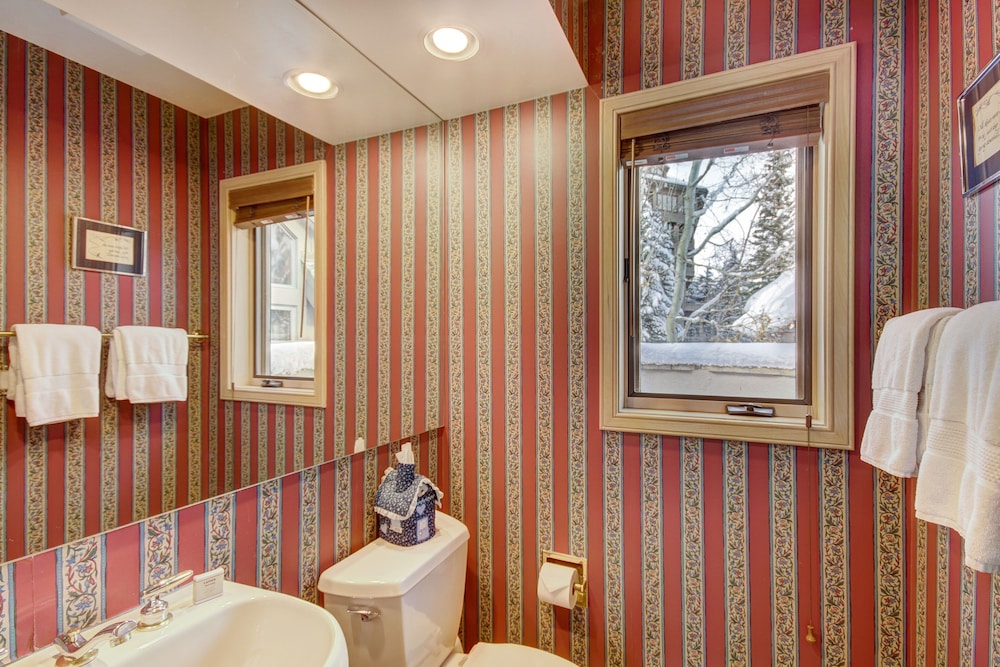 Ski In & Slopeside Luxury Townhome At Pines Lodge Sleeps 12 4 Bedroom Townhouse by RedAwning