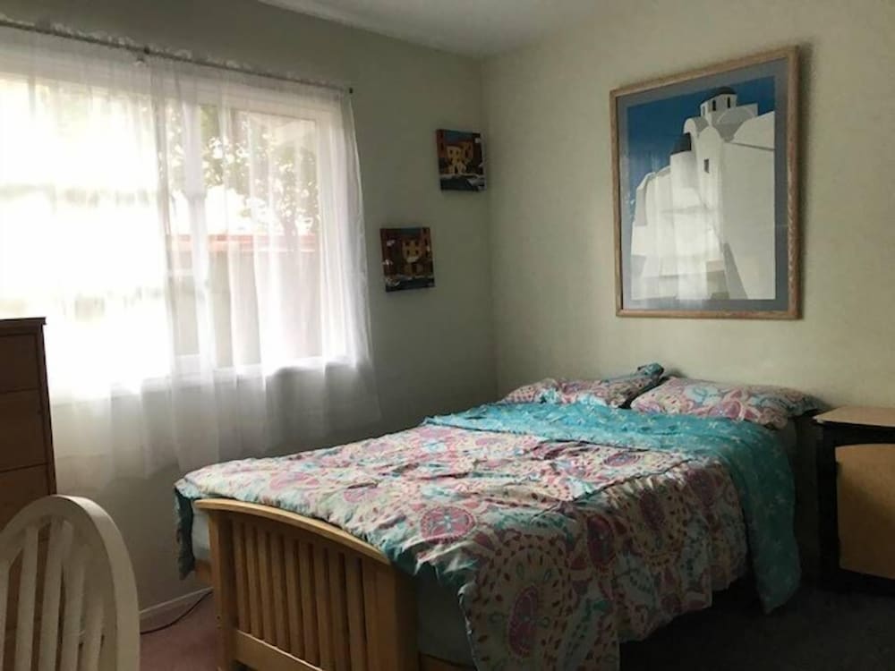 Woodland Hills Vacations - Woodland Hills II Calabasas Inn Oneness BB - Property Image 3