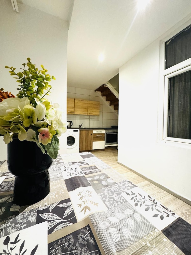 Elegant 5BR Home Ideal for Families