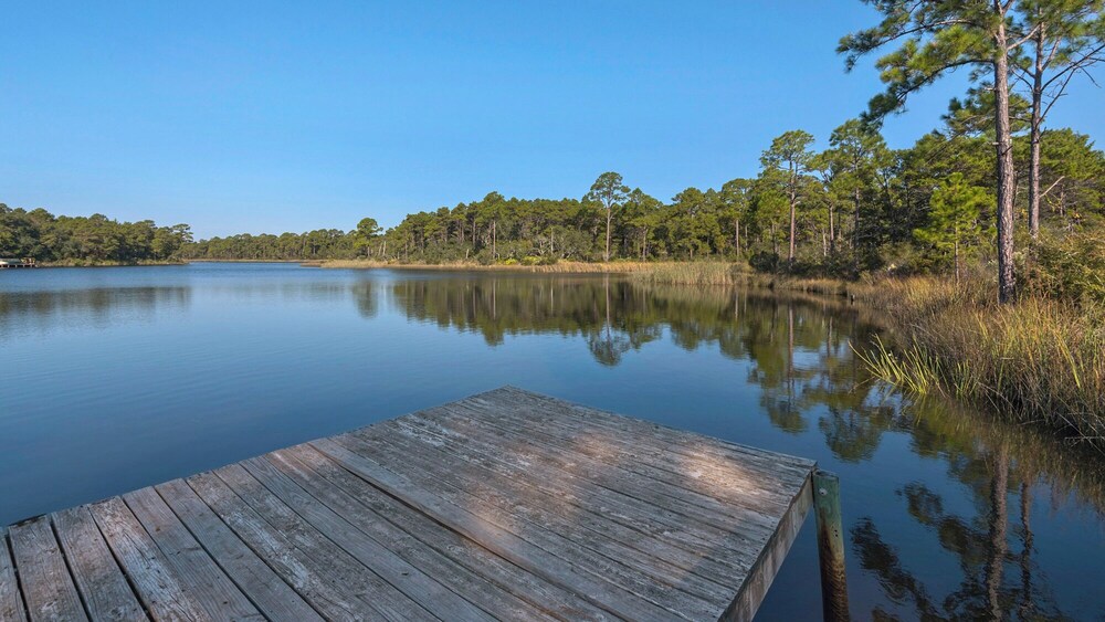 Seagrove 2BR Near Lake & Beach + Free Tickets: Bikes, Dolphin Cruise & More!