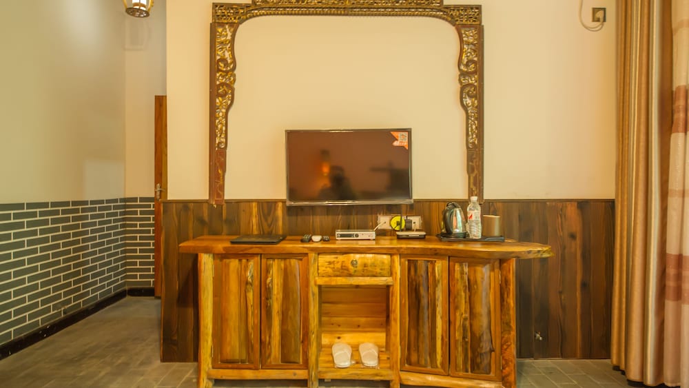 Yangshuo Scenic Mountain Retreat