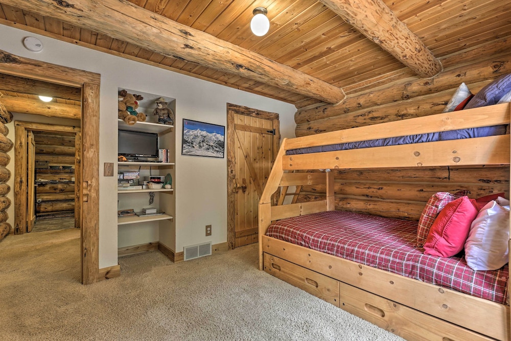 8 Mi to Gondola: Cozy Breckenridge Cabin w/ Deck! view 4