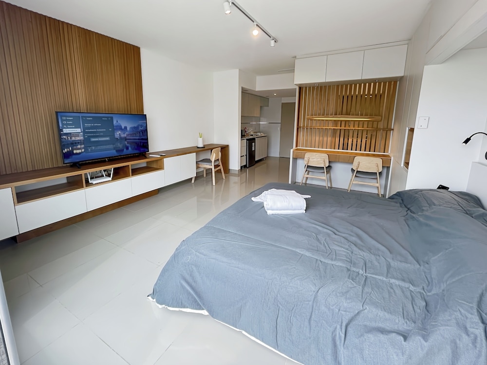 Studio Luxury Balcony Pool