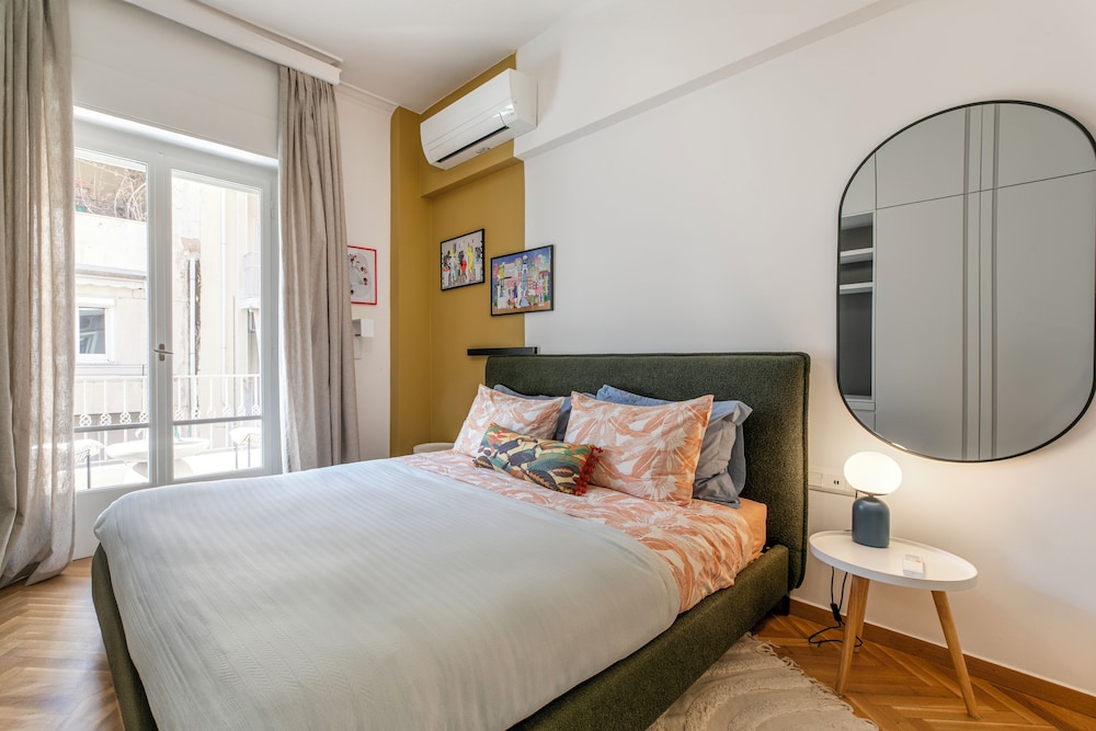 Elysia - 2-Br Apt & Balcony in Athens