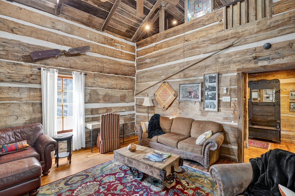 Cabin Unbound - Historic Lakefront Comfort 4 Bedroom Cabin