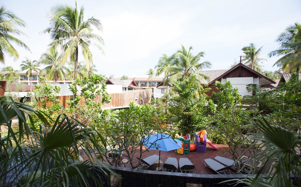 Graceland Khaolak Beach Resort