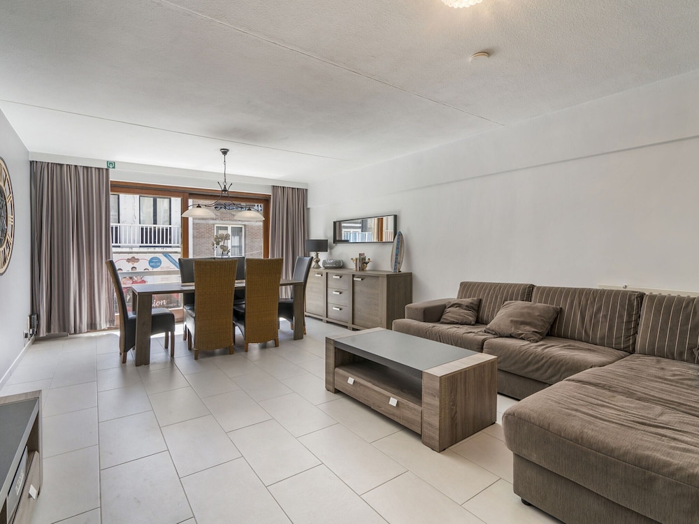 Pleasant Apartment Near the Beach