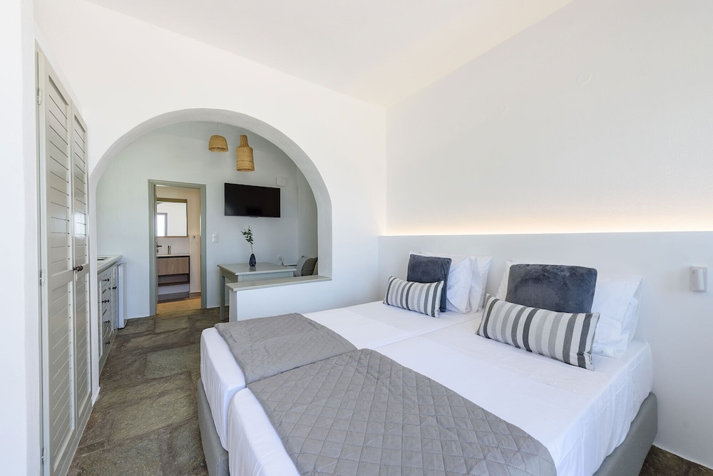Phaedrus Living Paros Cycladic 4