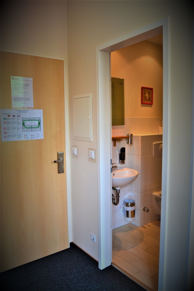 Singer109 Hostel
