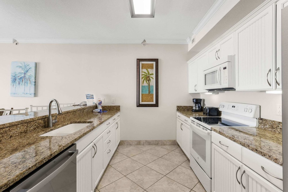 Grand Pointe 411 3 3 5 Gulf-front A Amenities