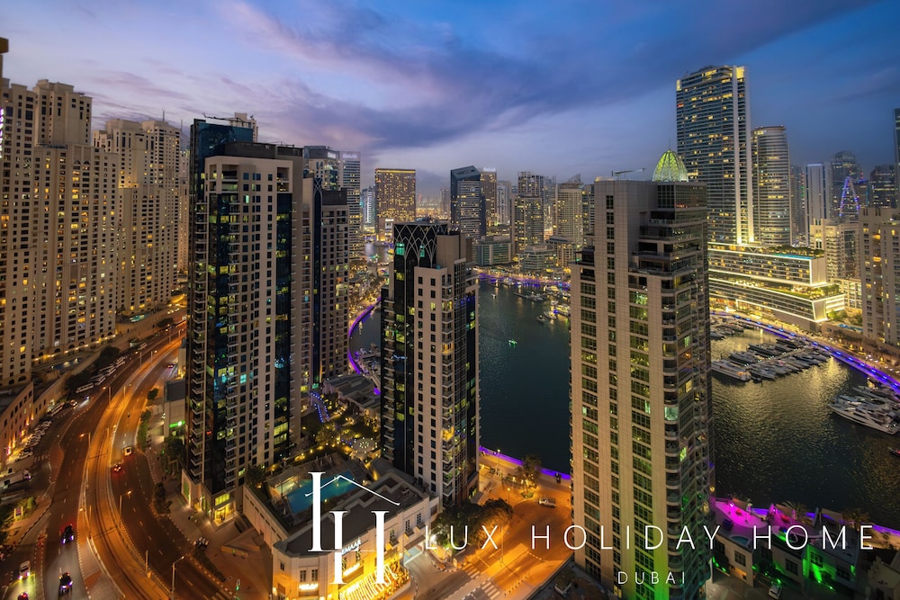 LUX Contemporary Marina View Suite 7