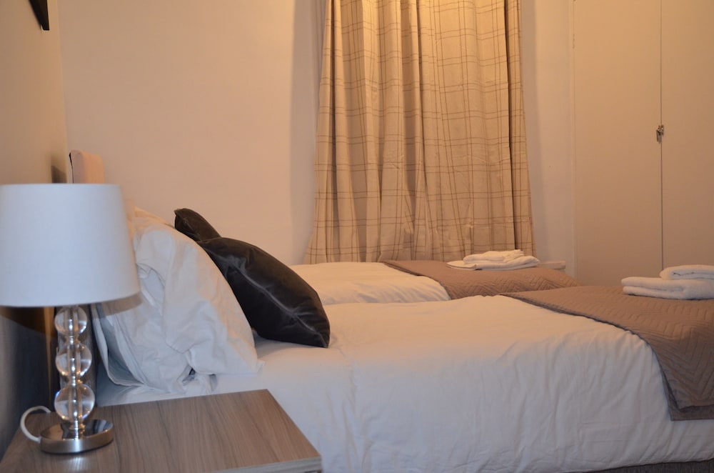 People Boxes Apartments - 74 Highbury view 5