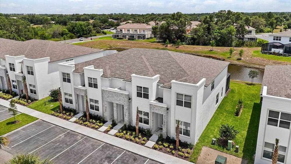 Upstay-luxury 3BR Home w Private Pool Games Room