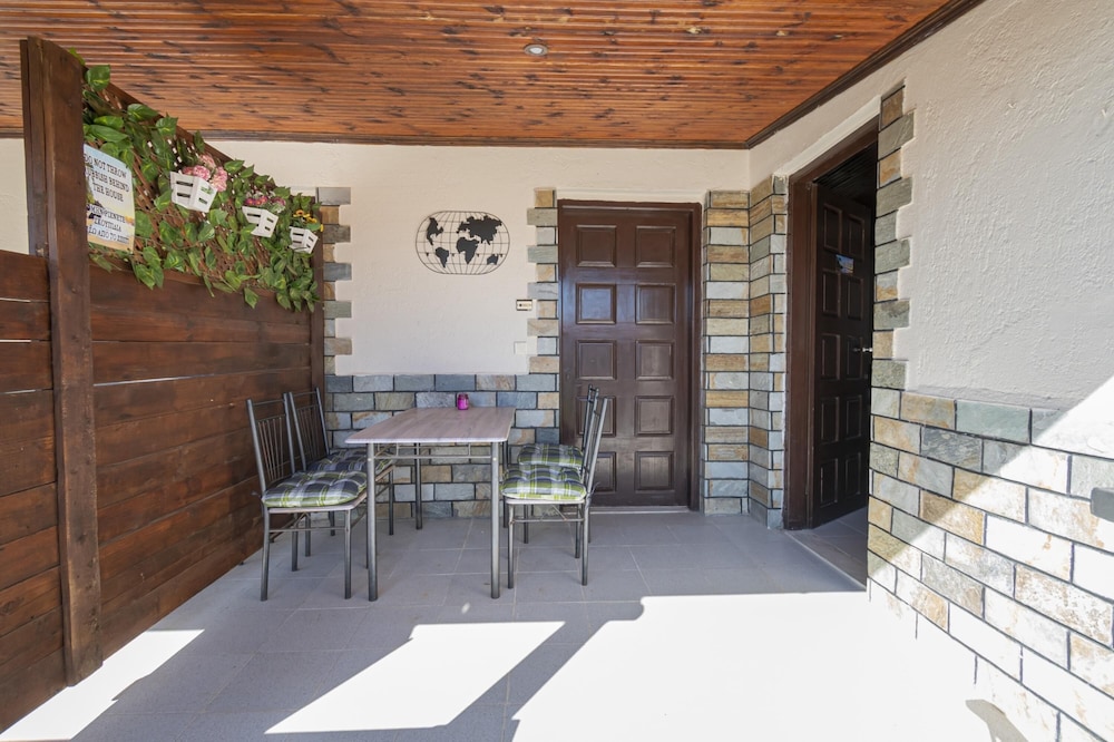 Dimis Right House by Rentals Pro