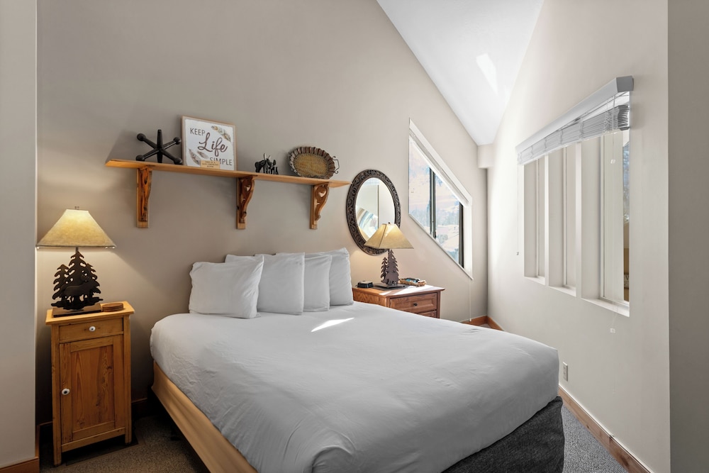Queen Esther at Deer Valley Resort - Four Bedroom Condo with Hot Tub #2447 4 Condo