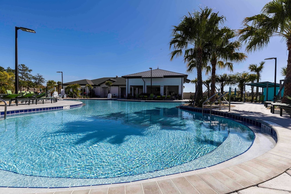 Stylish 4BR Pool Townhome Storey Lake