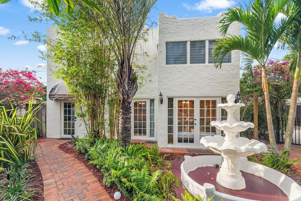 2 Mansions with Pool in West Palm Beach