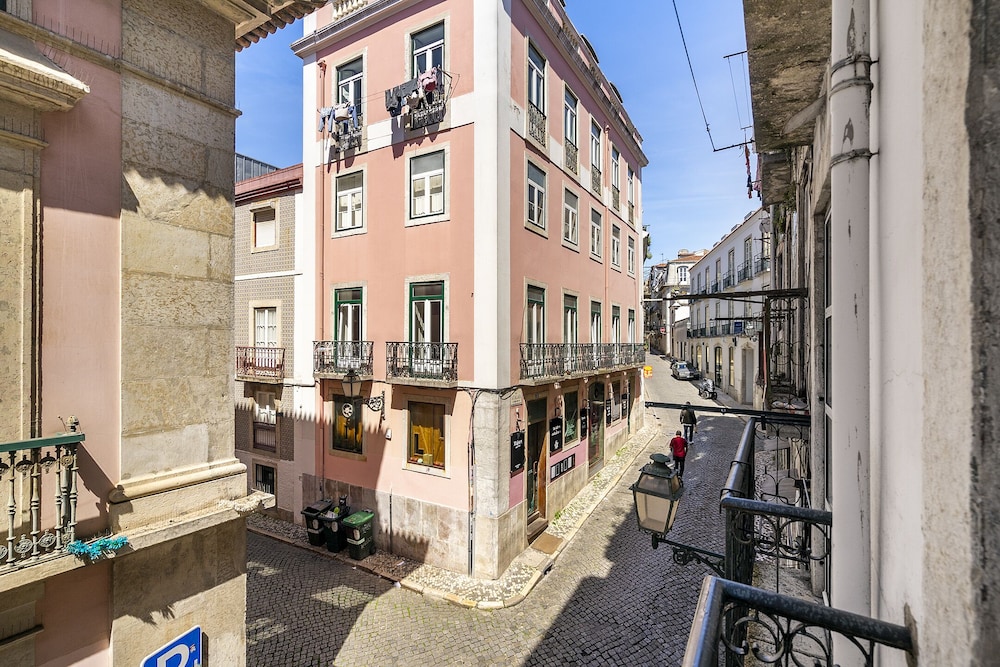 Stylish Family Residence In The Heart Of Chiado