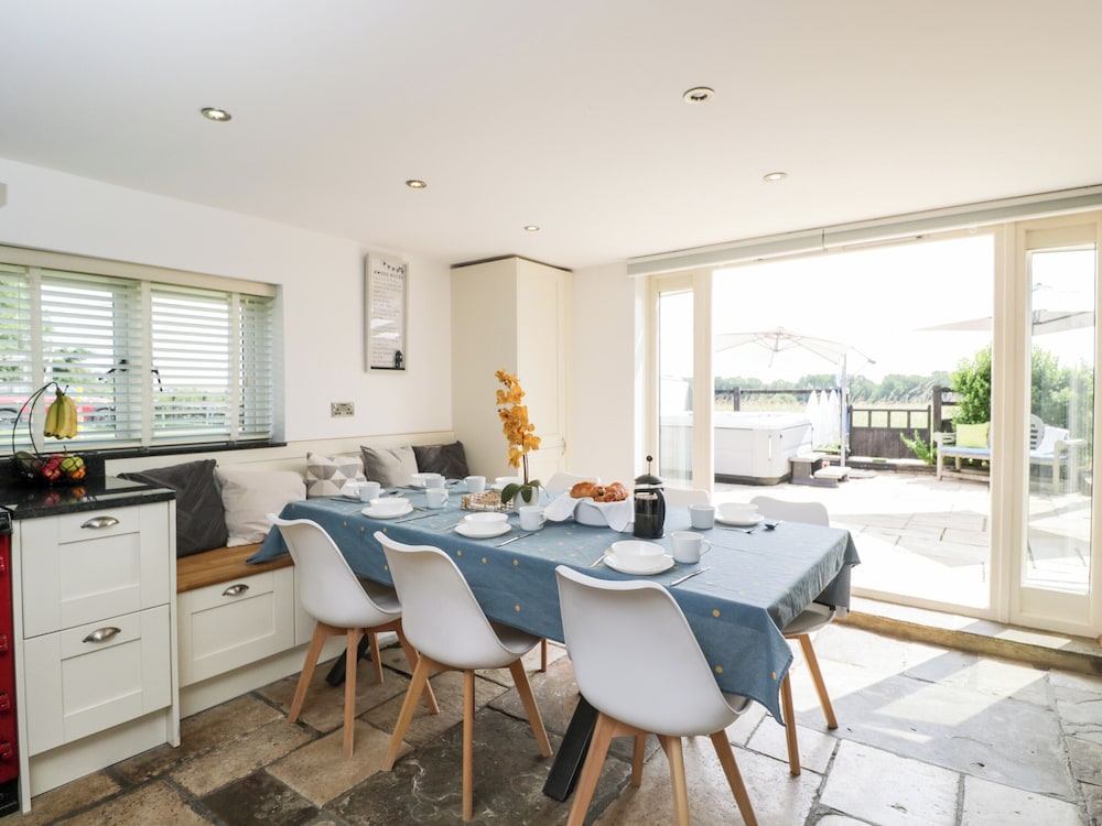 2 Dewars Farm Cottages