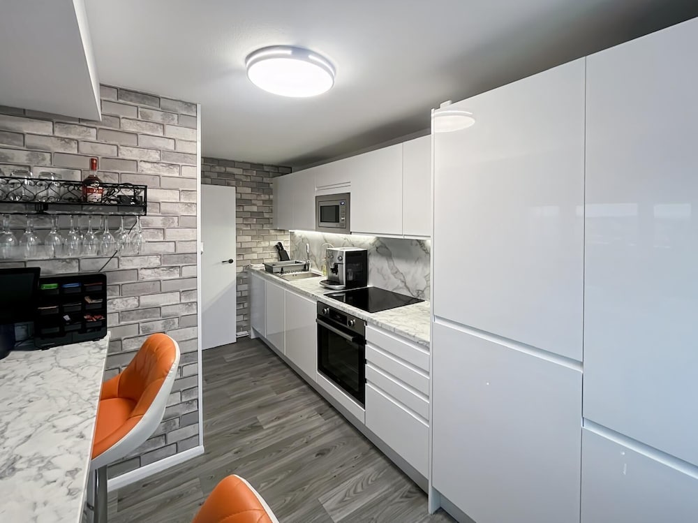 Central Brighton 2-bedroom Apartment 1 Double & 2 Single Beds Sleeps 4