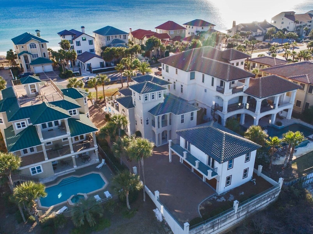 Hotel Muangthongthani Rental by Khun Dan - Image 1