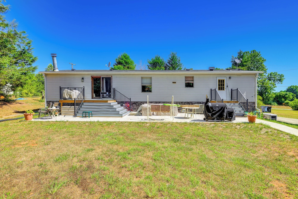 Charming Virginia Getaway Near Hiking & Golfing! view 4