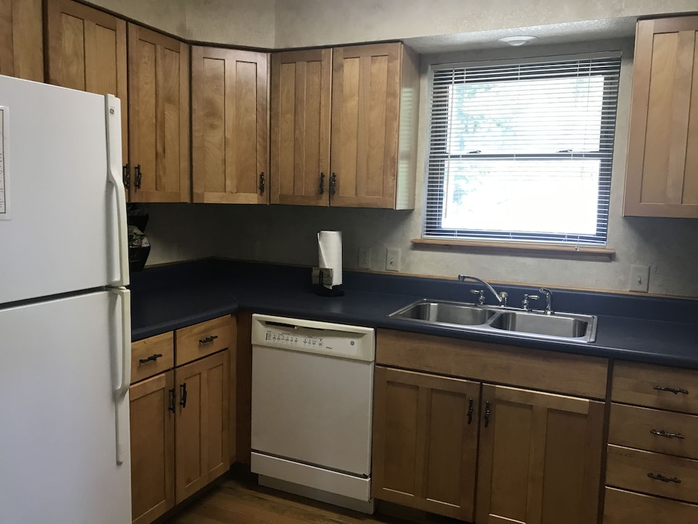 Lake view two bedroom, two bath Harbor North luxuryloft cottage with private hot tub overlooking Lake Ouachita. by RedAwning view 5