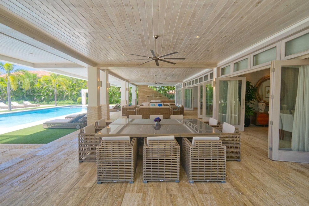 Modern Villa With Ocean View and Service Staff view 4