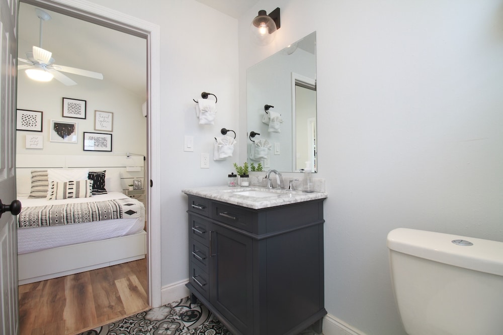 Chasing The Sun - Weekly Vacation Rental 3 Bedroom Apts