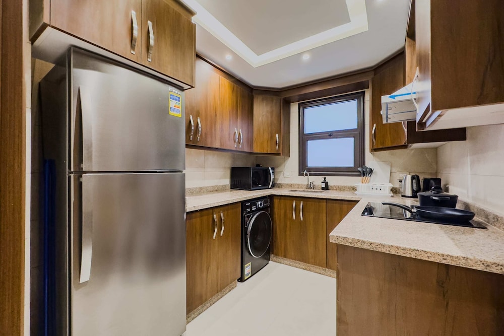 Ample & Artistic 2bdr Apt. 5 min to CAI Airport