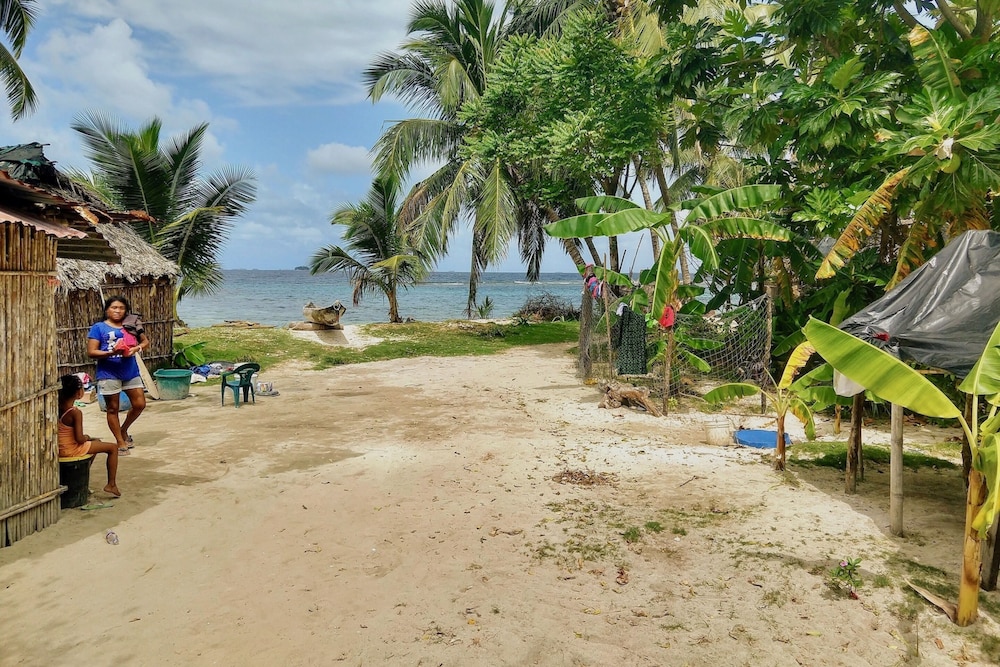 San Blas Private Over-the-Water Cabin view 4