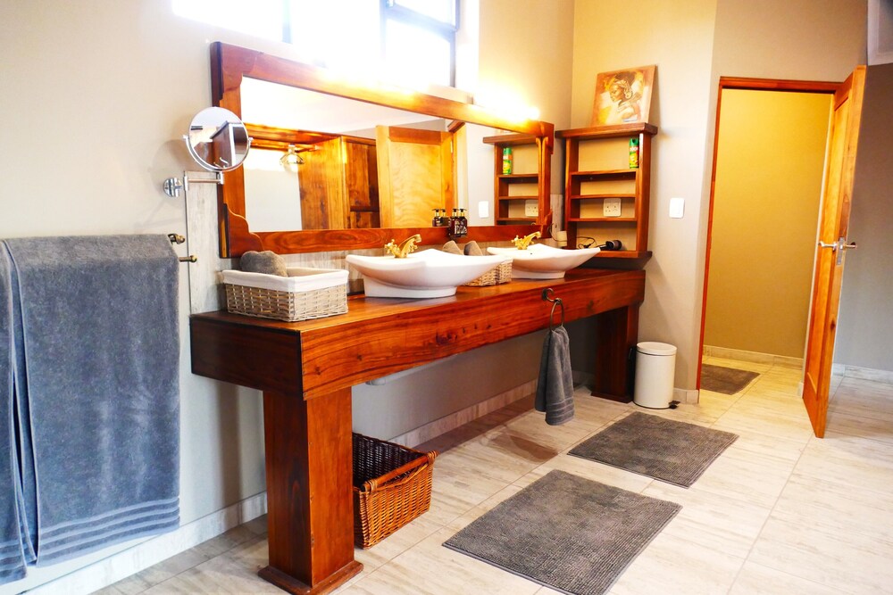 Omukuyu Wildlife Lodge