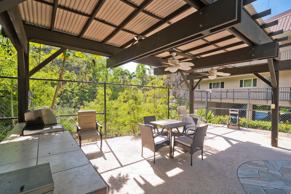 Kona Palms 304 2 Bedroom Condo by RedAwning view 5