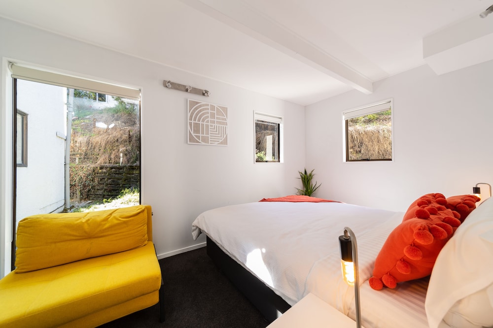 Central, modern city loft style home - CBD view 4