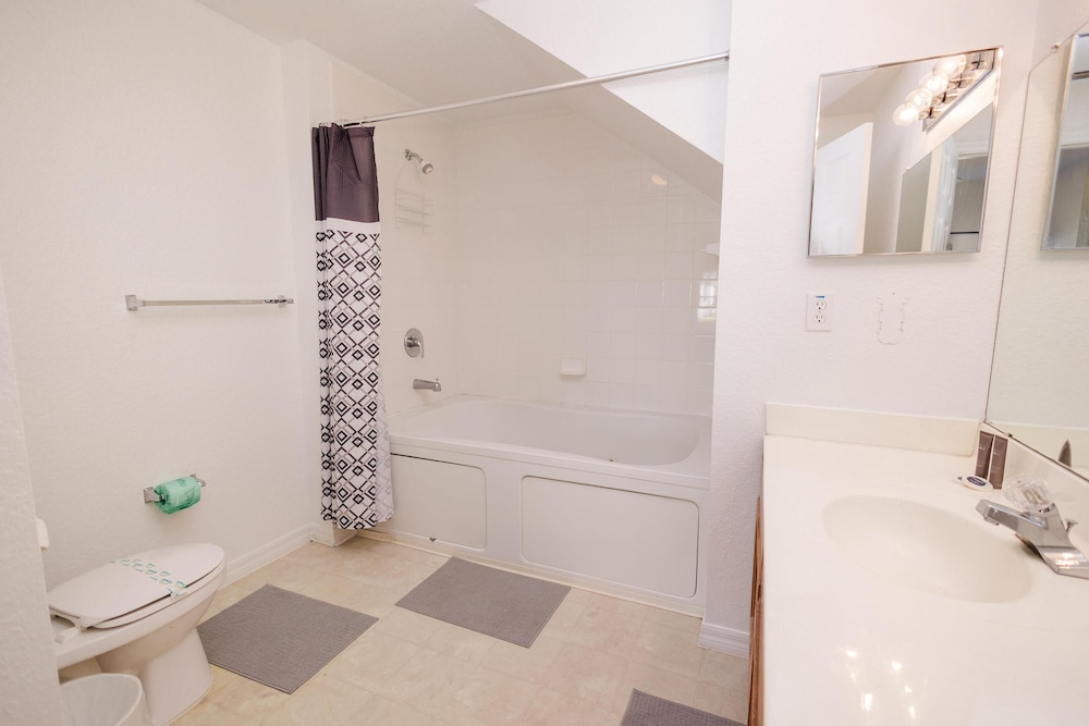 4562 YR - Amazing 4 Bed Private Getaway