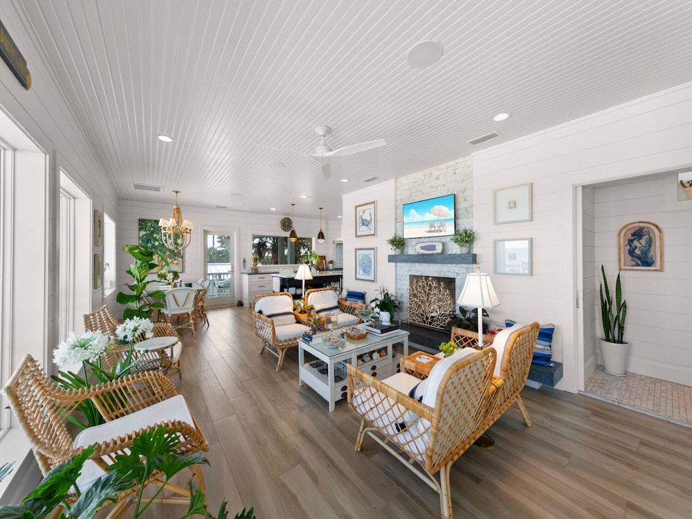 Ocean Paradise by Distinctive Beach Rentals