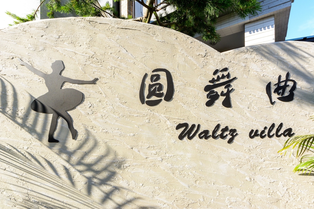 Puli Waltz Villa
