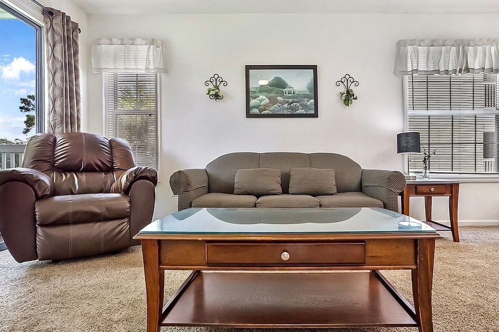 River Oaks 33f 2 Bedroom Condo