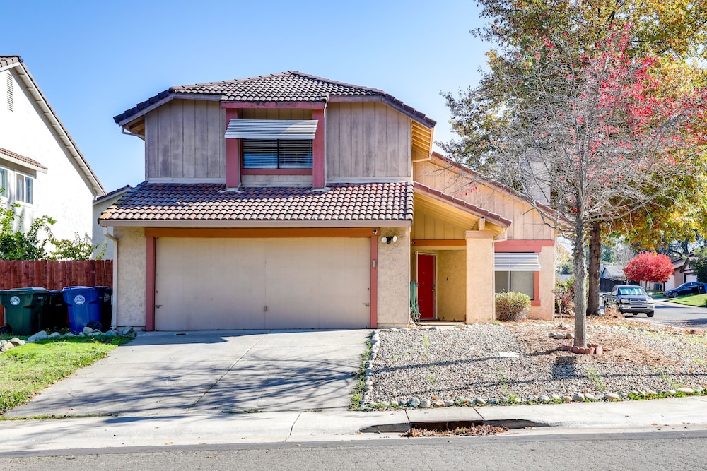 Pet-friendly Citrus Heights Home: Fenced Backyard! view 3