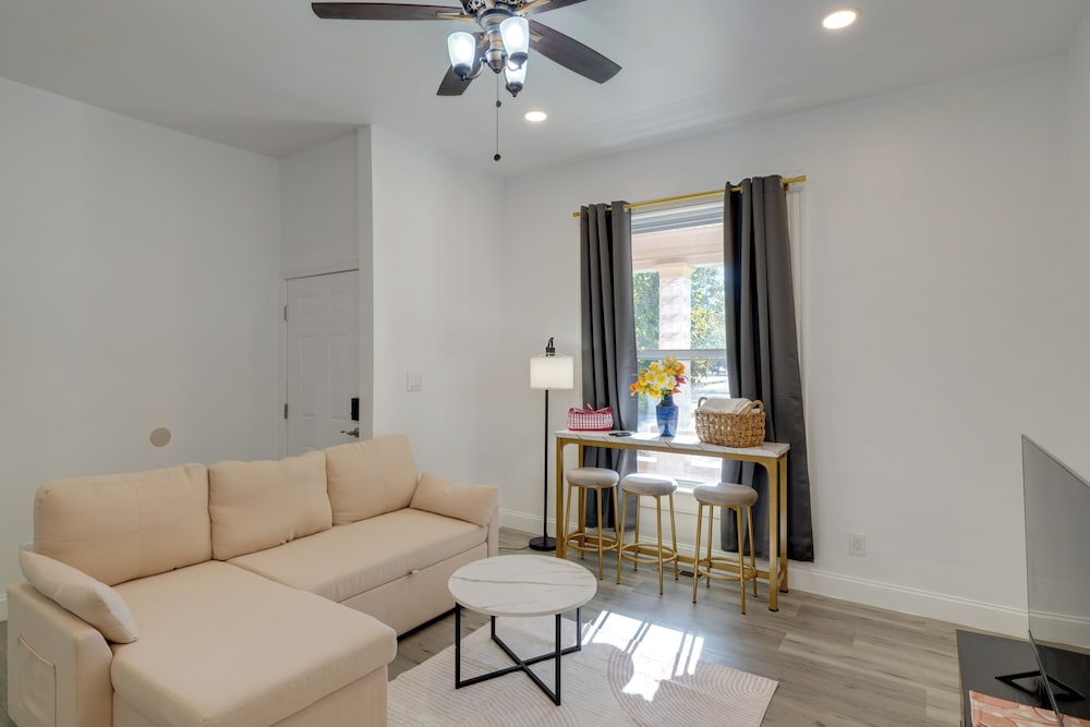Walk to Churchill Downs: Central Louisville Home!