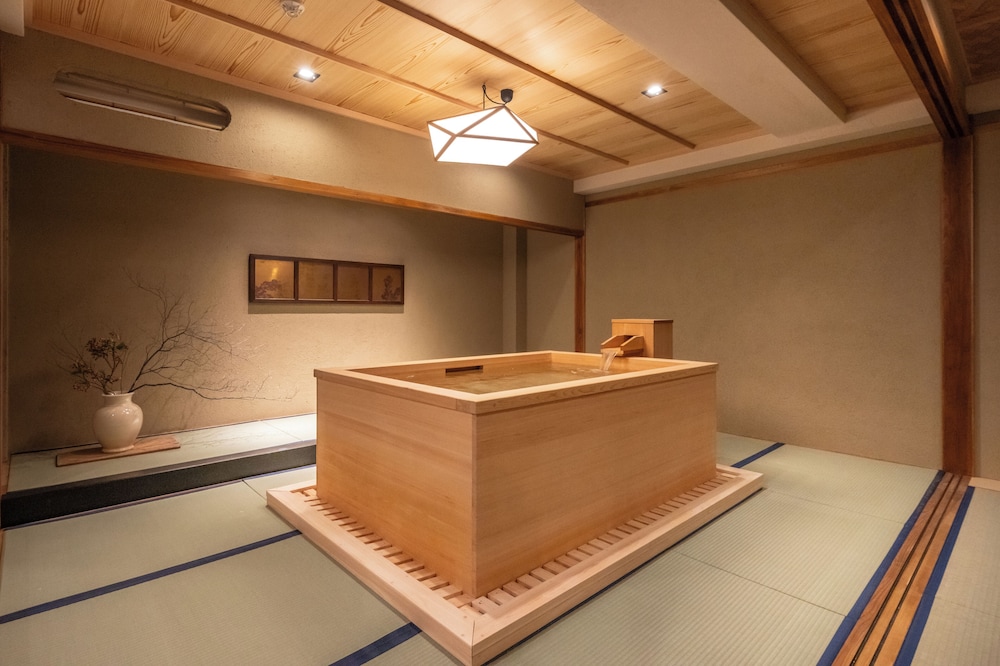Nazuna Kyoto Nishi Honganji