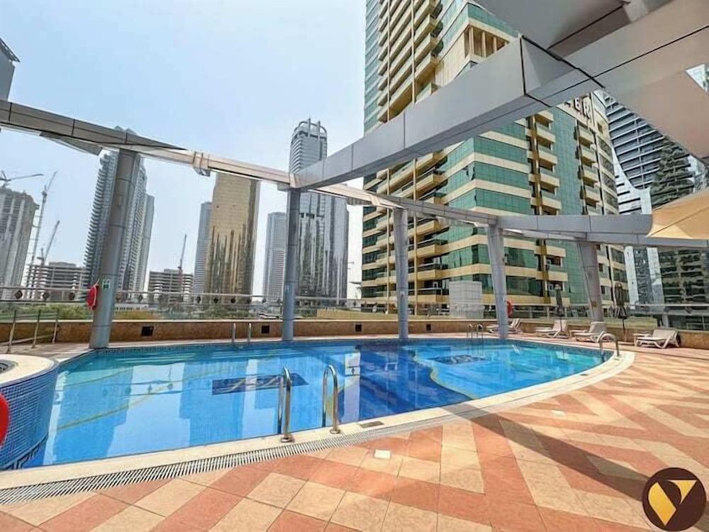 Luxury Stay in JLT Near Metro & JBR