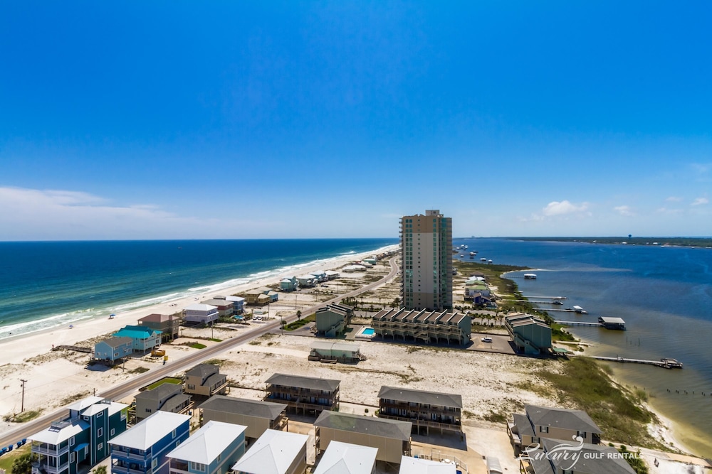 Lagoon Tower PH 17