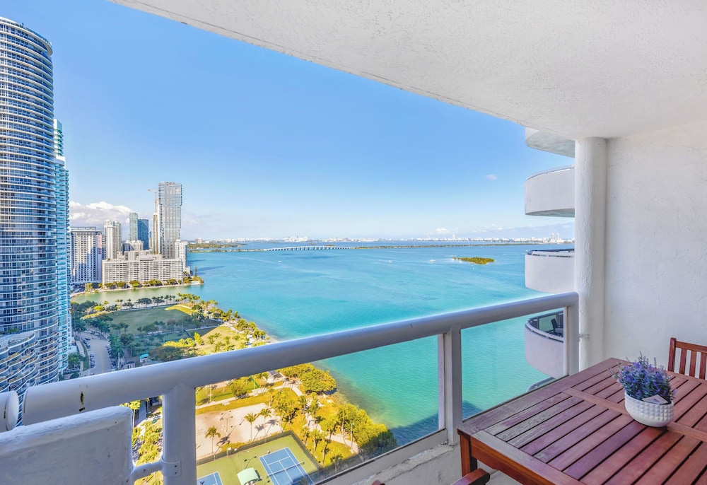 Serene and Modern Apartment Centrally Located