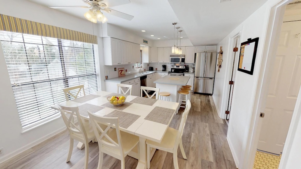 1603 Lovell Avenue Manor by Tybee Vacation Rentals