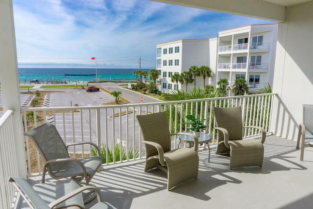 Pavilion Palms 204c