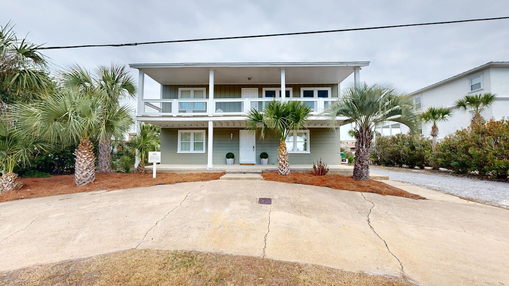 Holiday House 5 Bedroom Home
