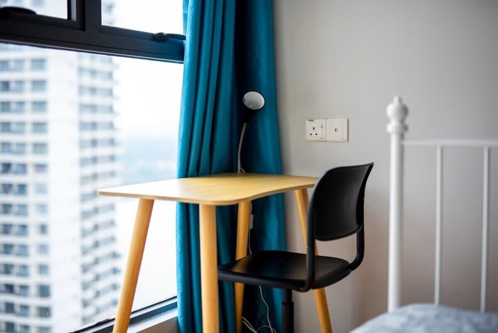 A Stylish 2BR Suite, Water Views, Free Parking